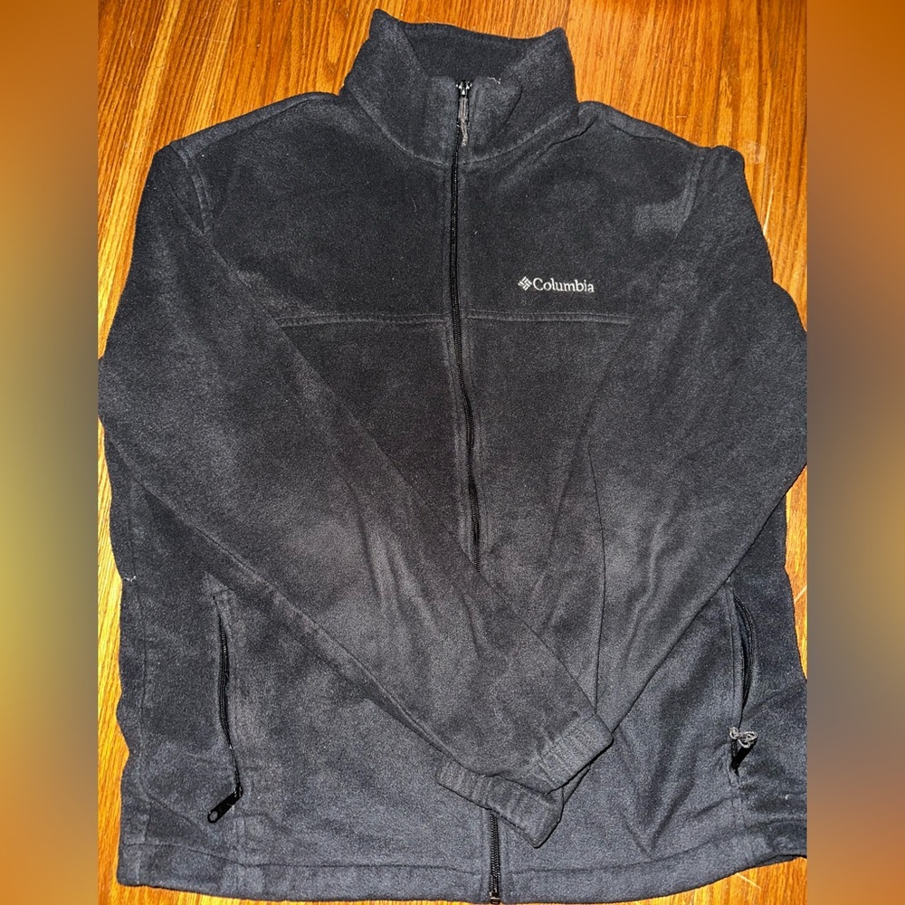 Columbia Black Fleece Jacket with Subtle Gray Tag Detail